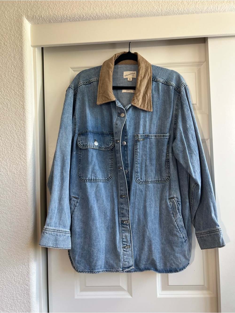 Universal Threads Light Blue Denim Jacket with Tan Collar